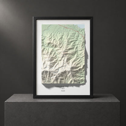 Mapa de relieve de Torre de la Maçana, 794 m, Rosselló, lámina 100 Cims de Trobart. Presentación enmarcada. 50 × 70 cm.