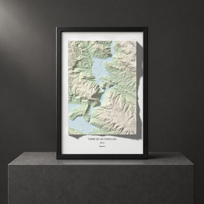 Mapa de relieve de Torre de les Conclues, 699 m, Noguera, lámina 100 Cims de Trobart. Presentación enmarcada. 61 × 91 cm.