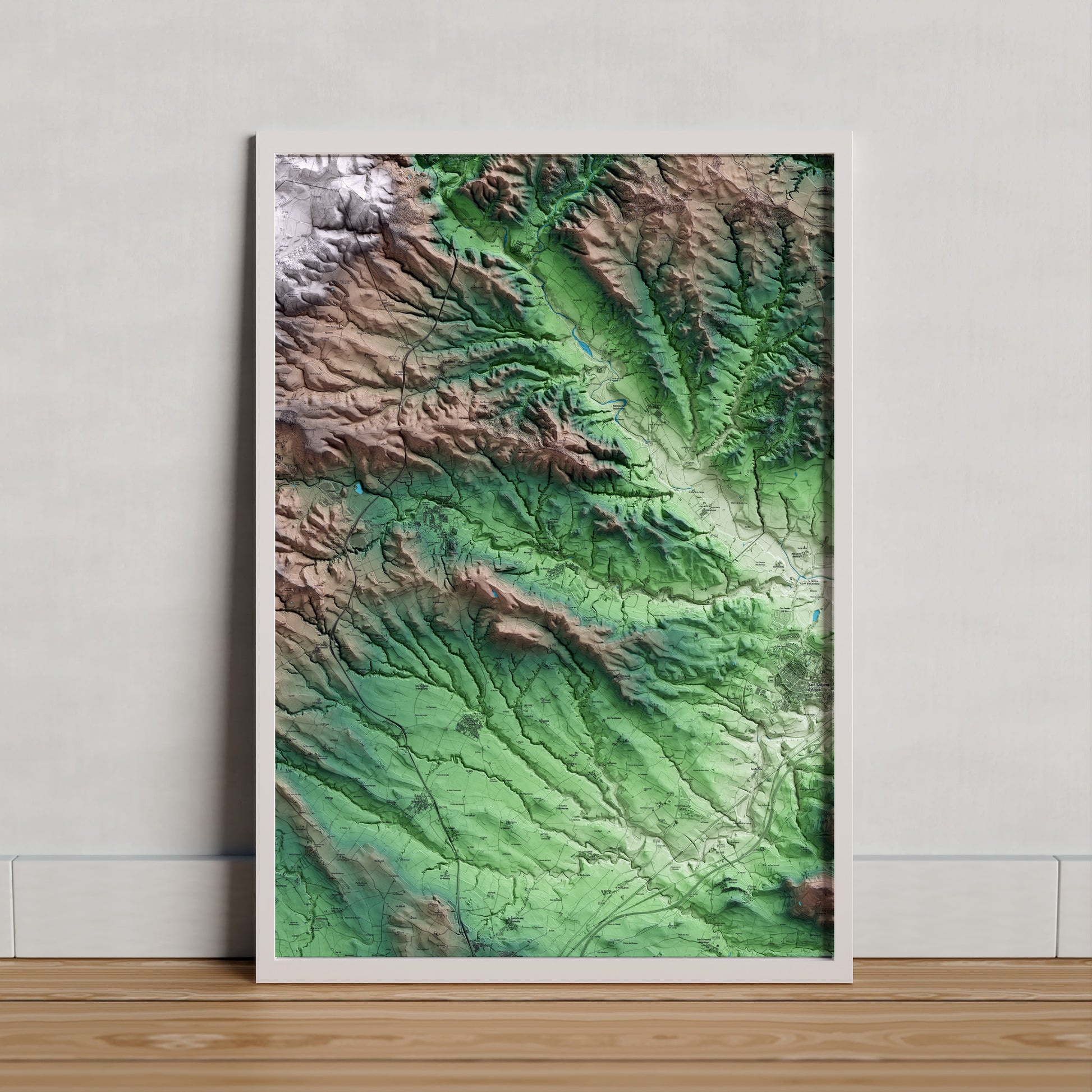 Mapa artístico del relieve de Torrelavit, al Alt Penedès, con 15 km de entorno y base topográfica ICGC. Presentación enmarcada.