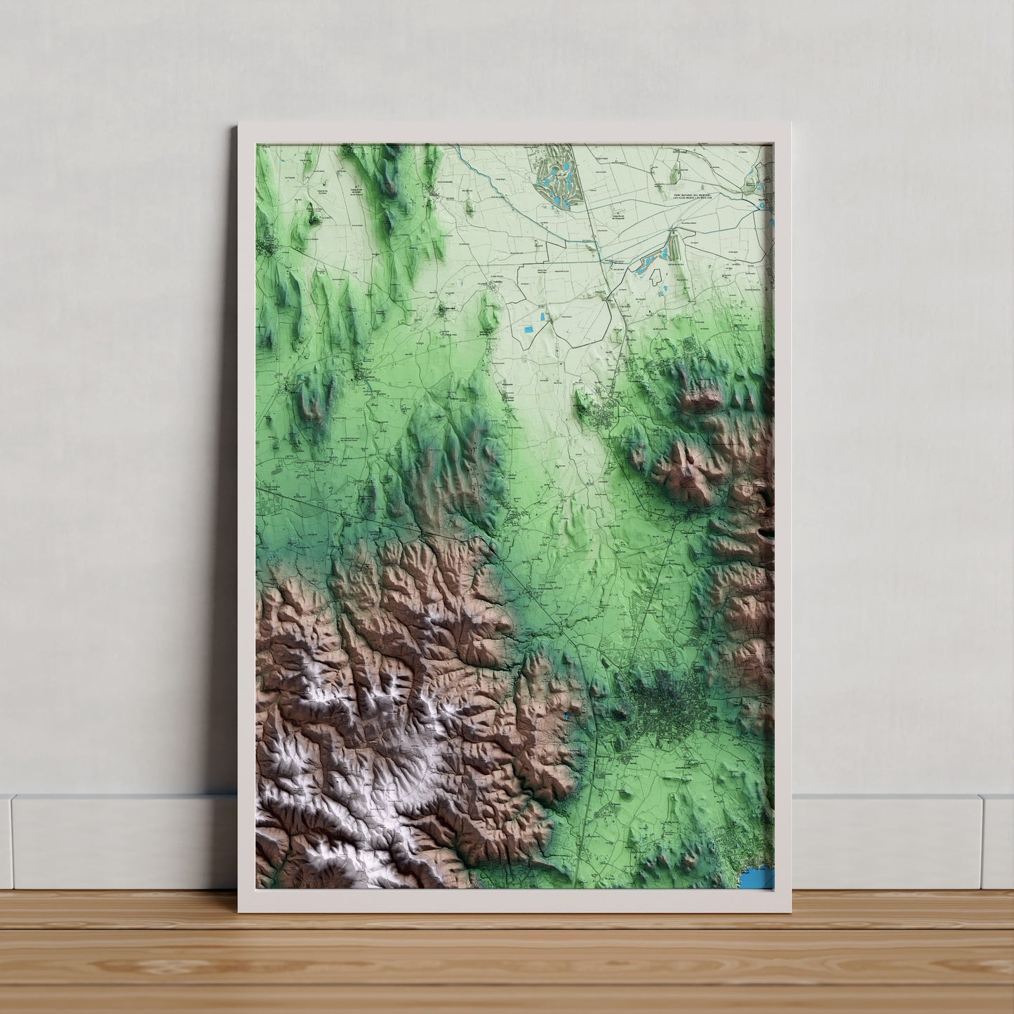 Mapa artístico del relieve de Torrent, al Baix Empordà, con 15 km de entorno y base topográfica ICGC. Presentación enmarcada.
