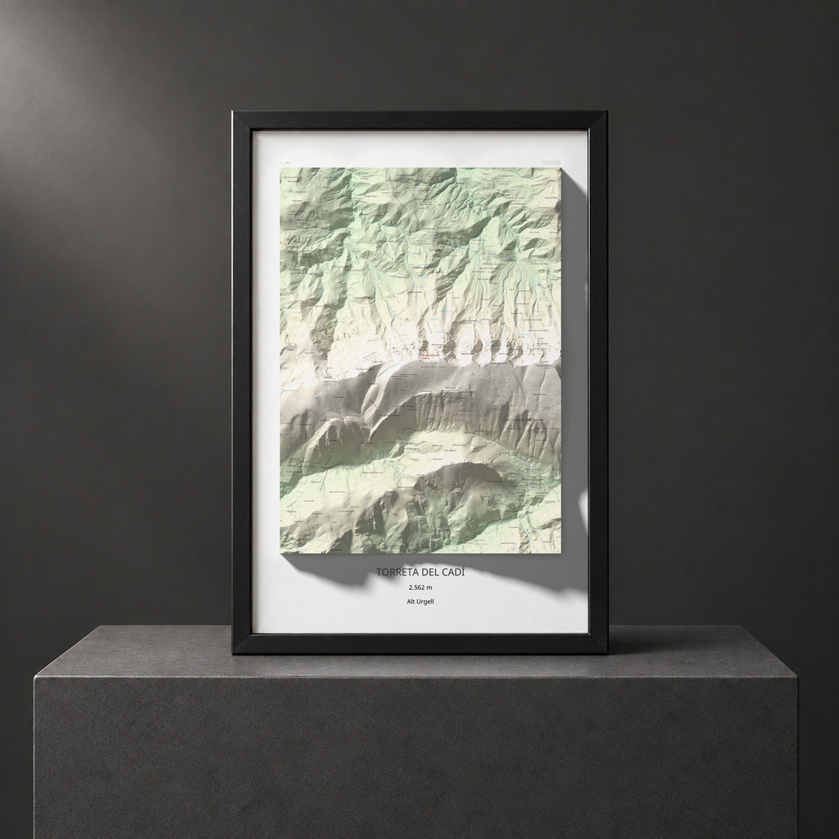 Mapa de relieve de Torreta del Cadí, 2562 m, Alt Urgell, lámina 100 Cims de Trobart. Presentación enmarcada. 61 × 91 cm.