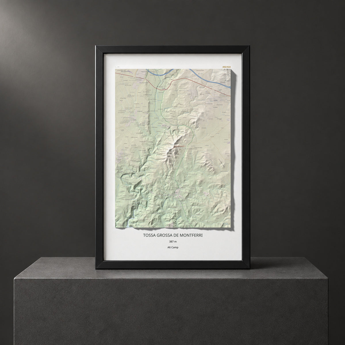 Mapa de relieve de Tossa Grossa de Montferri, 387 m, Alt Camp, lámina 100 Cims de Trobart. Presentación enmarcada. 61 × 91 cm.