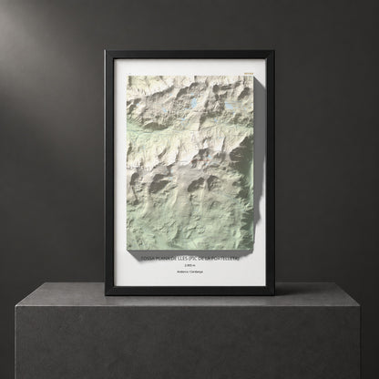 Mapa de relieve de Tossa Plana de Lles (pic de la Portelleta), 2905 m, Andorra · Cerdanya, lámina 100 Cims de Trobart. Presentación enmarcada. 61 × 91 cm.