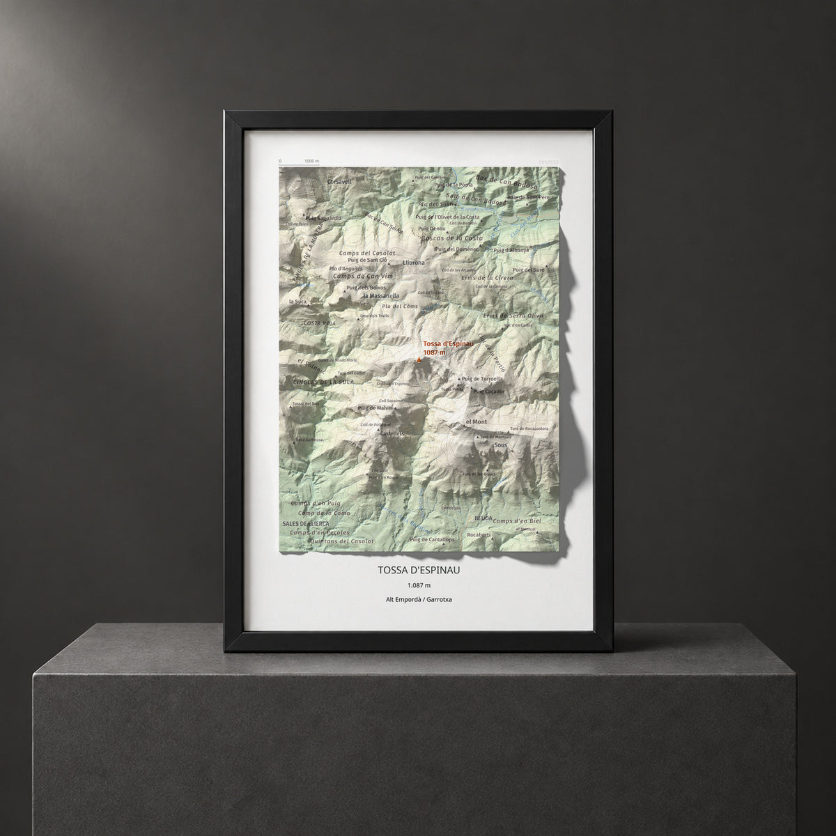 Mapa de relieve de Tossa d'Espinau, 1087 m, Alt Empordà · Garrotxa, lámina 100 Cims de Trobart. Presentación enmarcada. 21 × 30 cm.