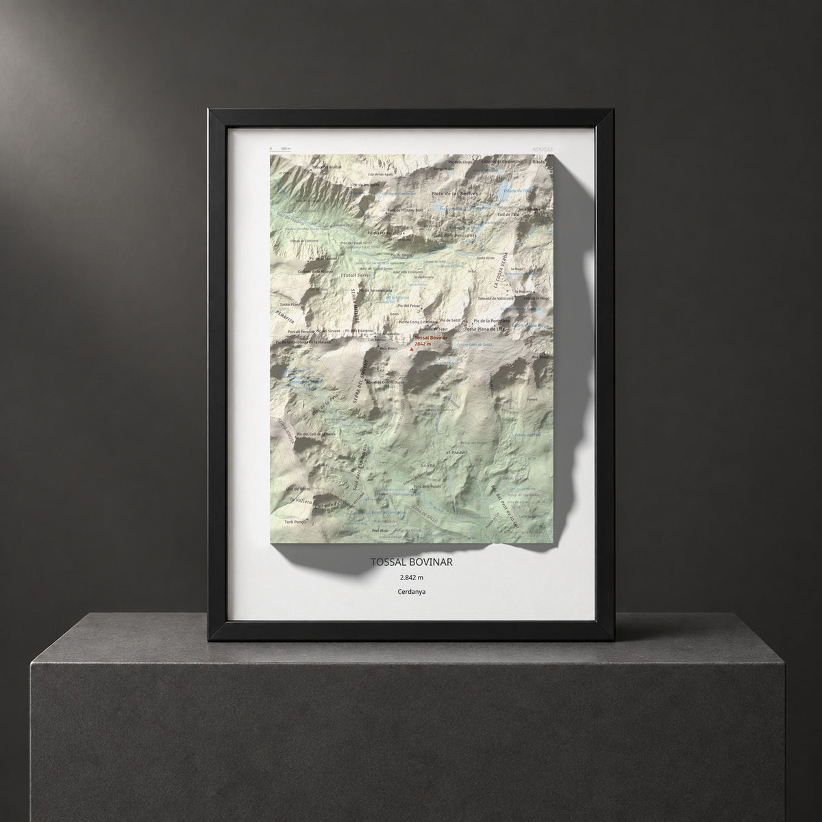 Mapa de relieve de Tossal Bovinar, 2842 m, Cerdanya, lámina 100 Cims de Trobart. Presentación enmarcada. 30 × 40 cm.