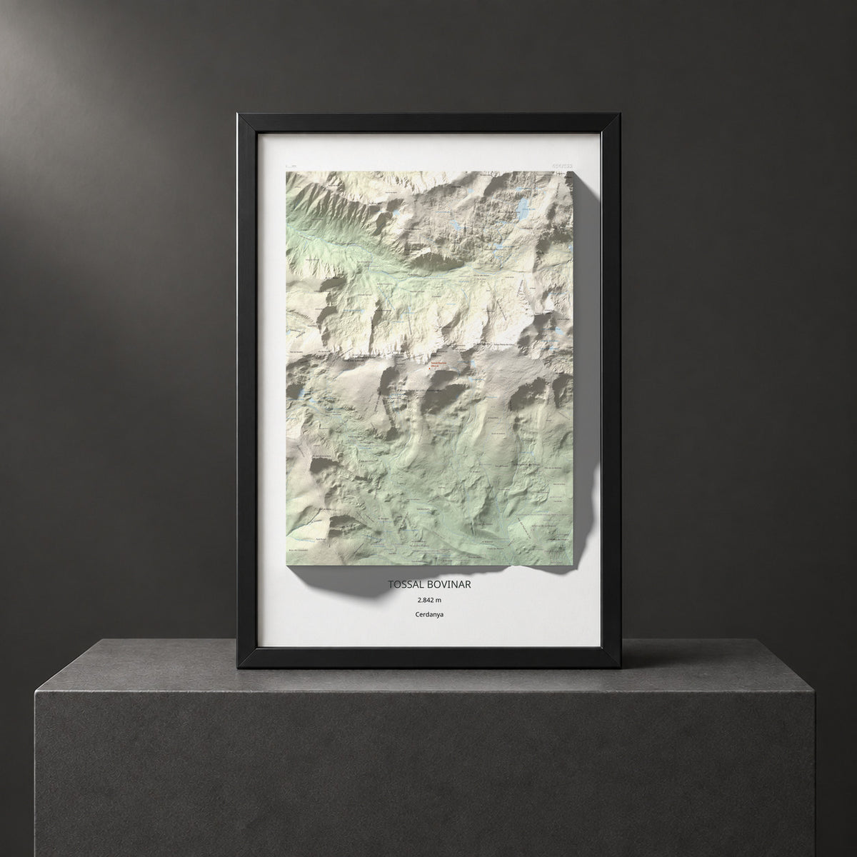 Mapa de relieve de Tossal Bovinar, 2842 m, Cerdanya, lámina 100 Cims de Trobart. Presentación enmarcada. 61 × 91 cm.