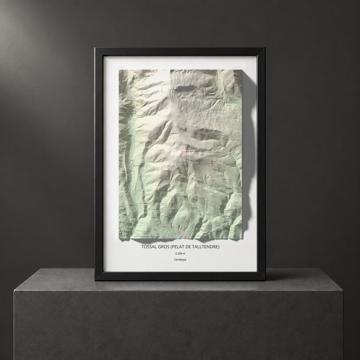 Mapa de relieve de Tossal Gros (Pelat de Talltendre), 2256 m, Cerdanya, lámina 100 Cims de Trobart. Presentación enmarcada. 50 × 70 cm.