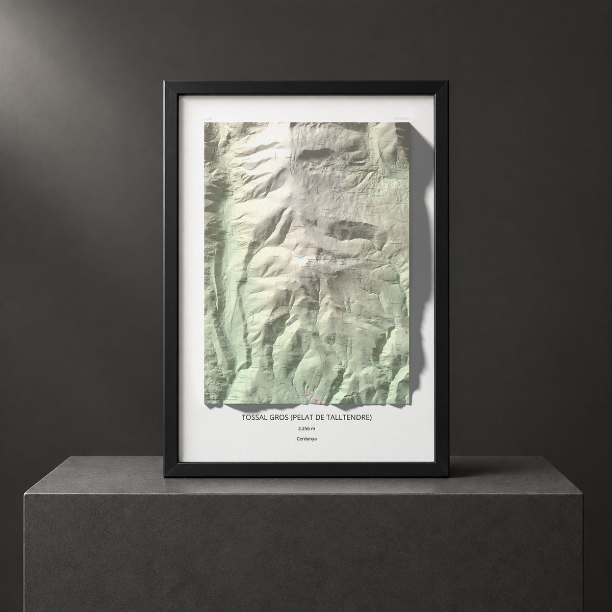 Mapa de relieve de Tossal Gros (Pelat de Talltendre), 2256 m, Cerdanya, lámina 100 Cims de Trobart. Presentación enmarcada. 70 × 100 cm.