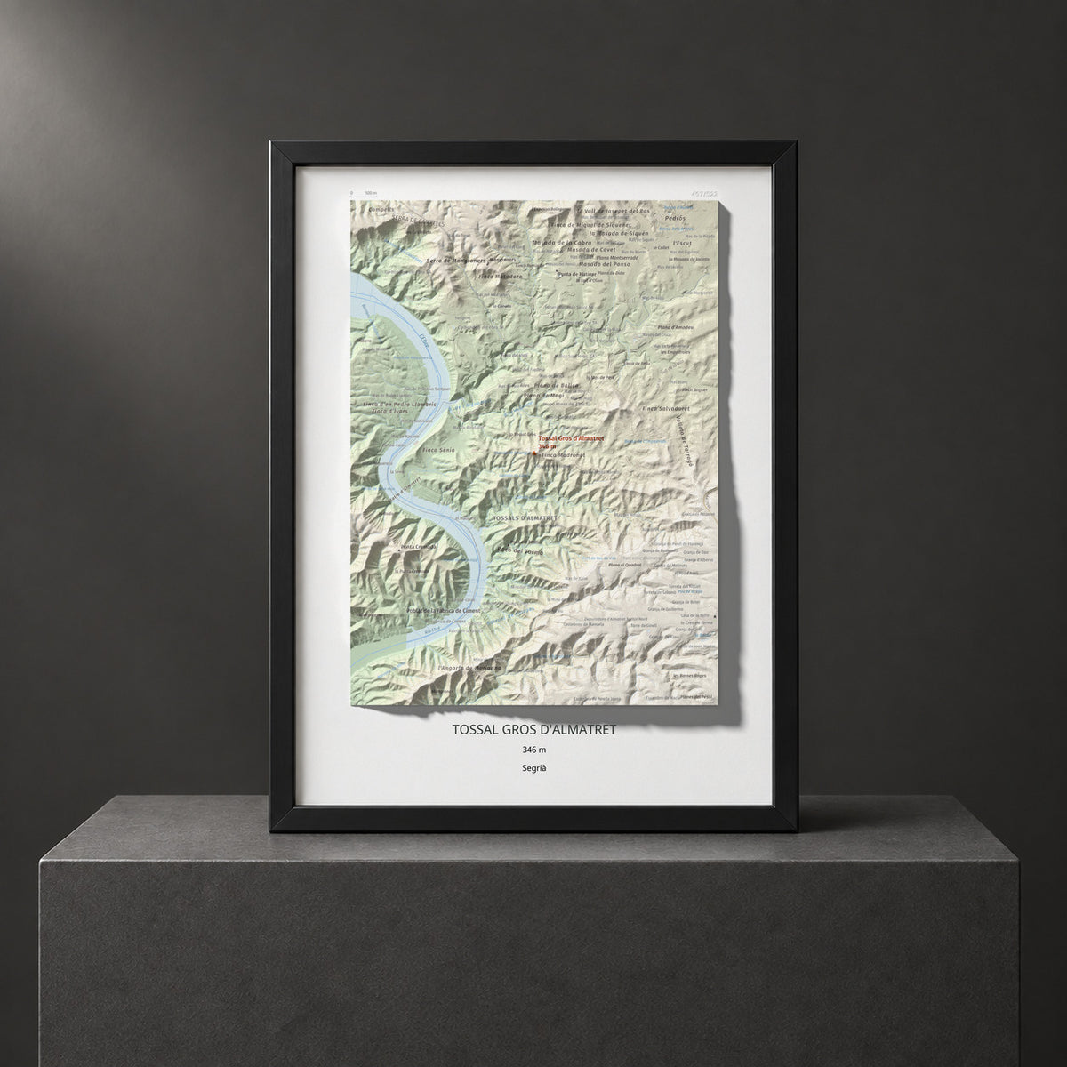 Mapa de relieve de Tossal Gros d'Almatret, 346 m, Segrià, lámina 100 Cims de Trobart. Presentación enmarcada. 30 × 40 cm.