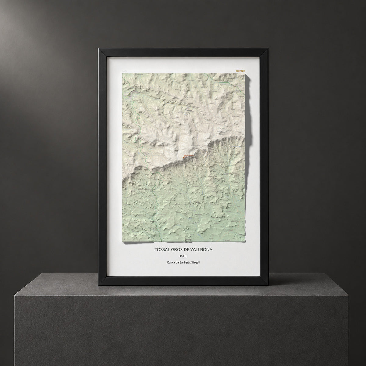 Mapa de relieve de Tossal Gros de Vallbona, 803 m, Conca de Barberà · Urgell, lámina 100 Cims de Trobart. Presentación enmarcada. 70 × 100 cm.