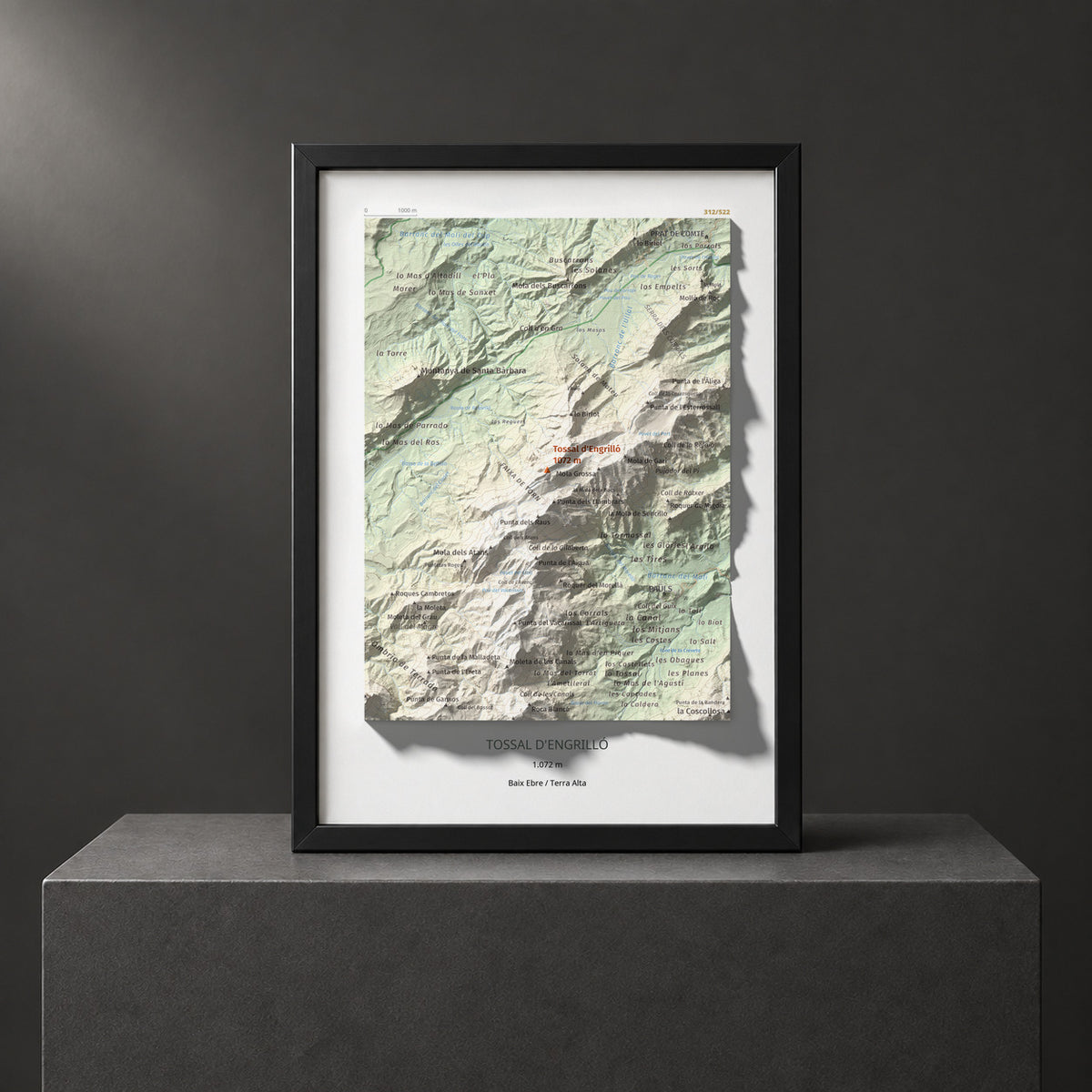 Mapa de relieve de Tossal d'Engrilló, 1072 m, Baix Ebre · Terra Alta, lámina 100 Cims de Trobart. Presentación enmarcada. 21 × 30 cm.