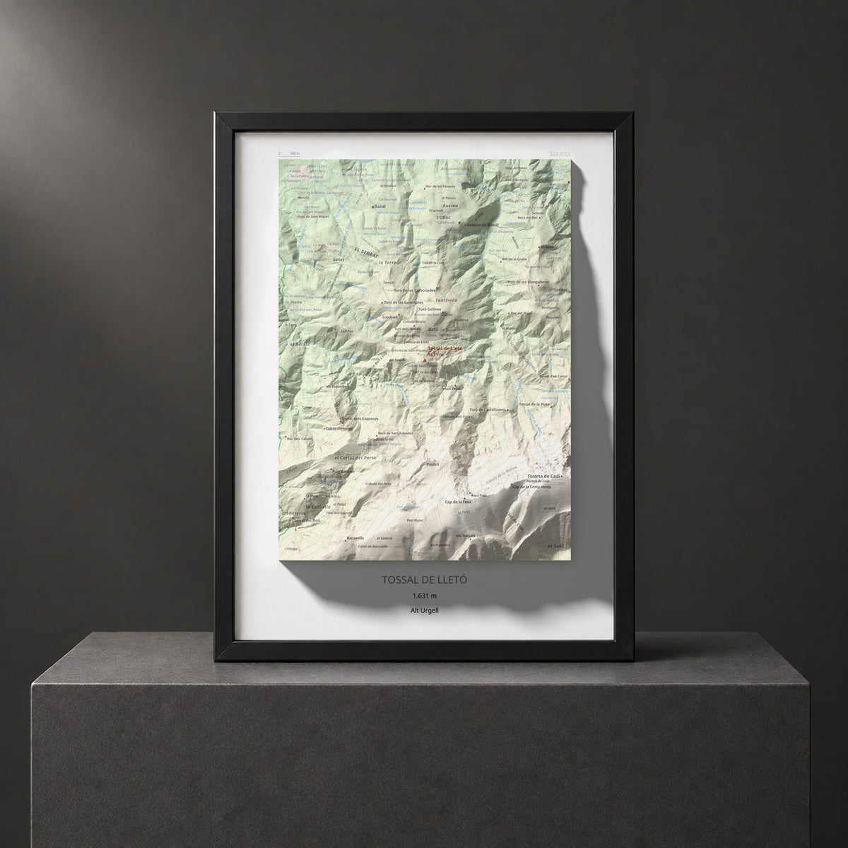 Mapa de relieve de Tossal de Lletó, 1631 m, Alt Urgell, lámina 100 Cims de Trobart. Presentación enmarcada. 30 × 40 cm.