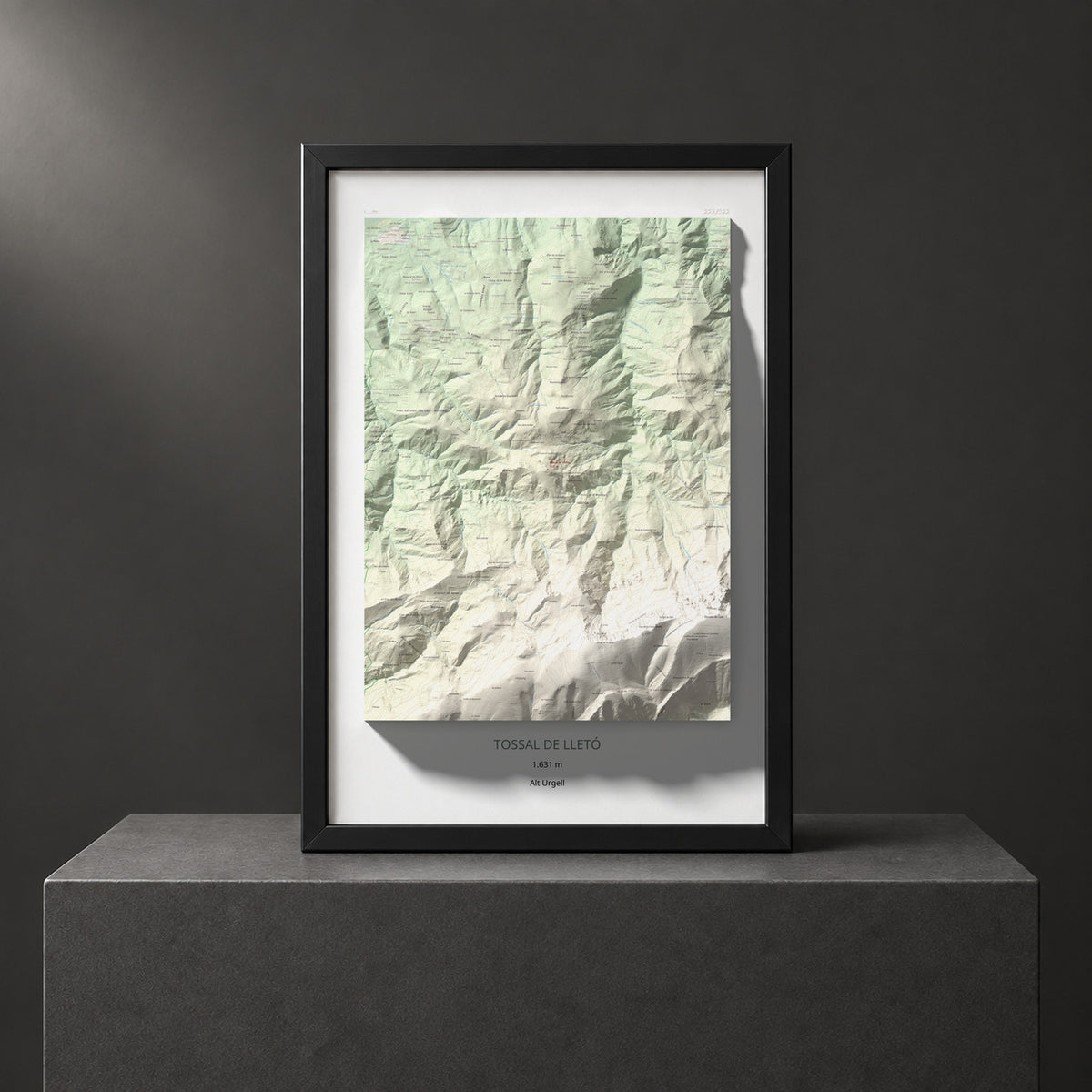 Mapa de relieve de Tossal de Lletó, 1631 m, Alt Urgell, lámina 100 Cims de Trobart. Presentación enmarcada. 61 × 91 cm.
