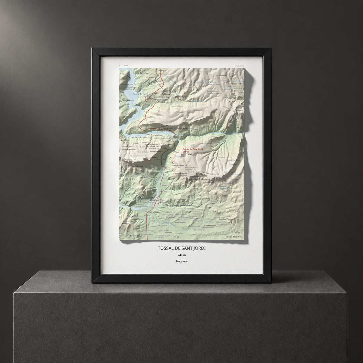 Mapa de relieve de Tossal de Sant Jordi, 740 m, Noguera, lámina 100 Cims de Trobart. Presentación enmarcada. 30 × 40 cm.