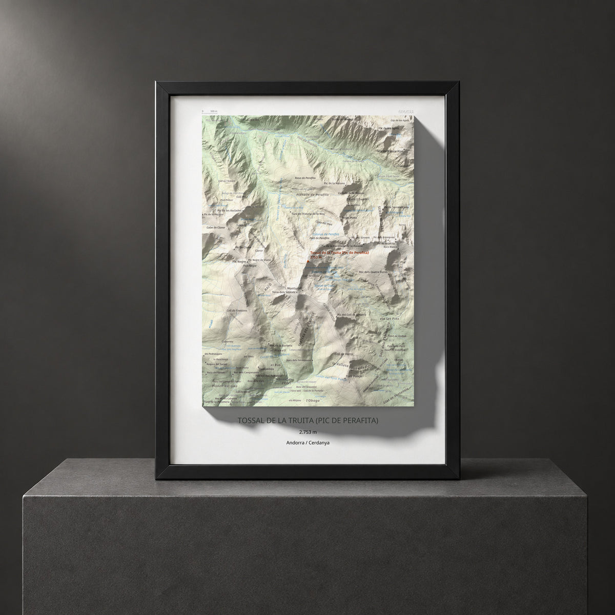 Mapa de relieve de Tossal de la Truita (Pic de Perafita), 2753 m, Andorra · Cerdanya, lámina 100 Cims de Trobart. Presentación enmarcada. 30 × 40 cm.