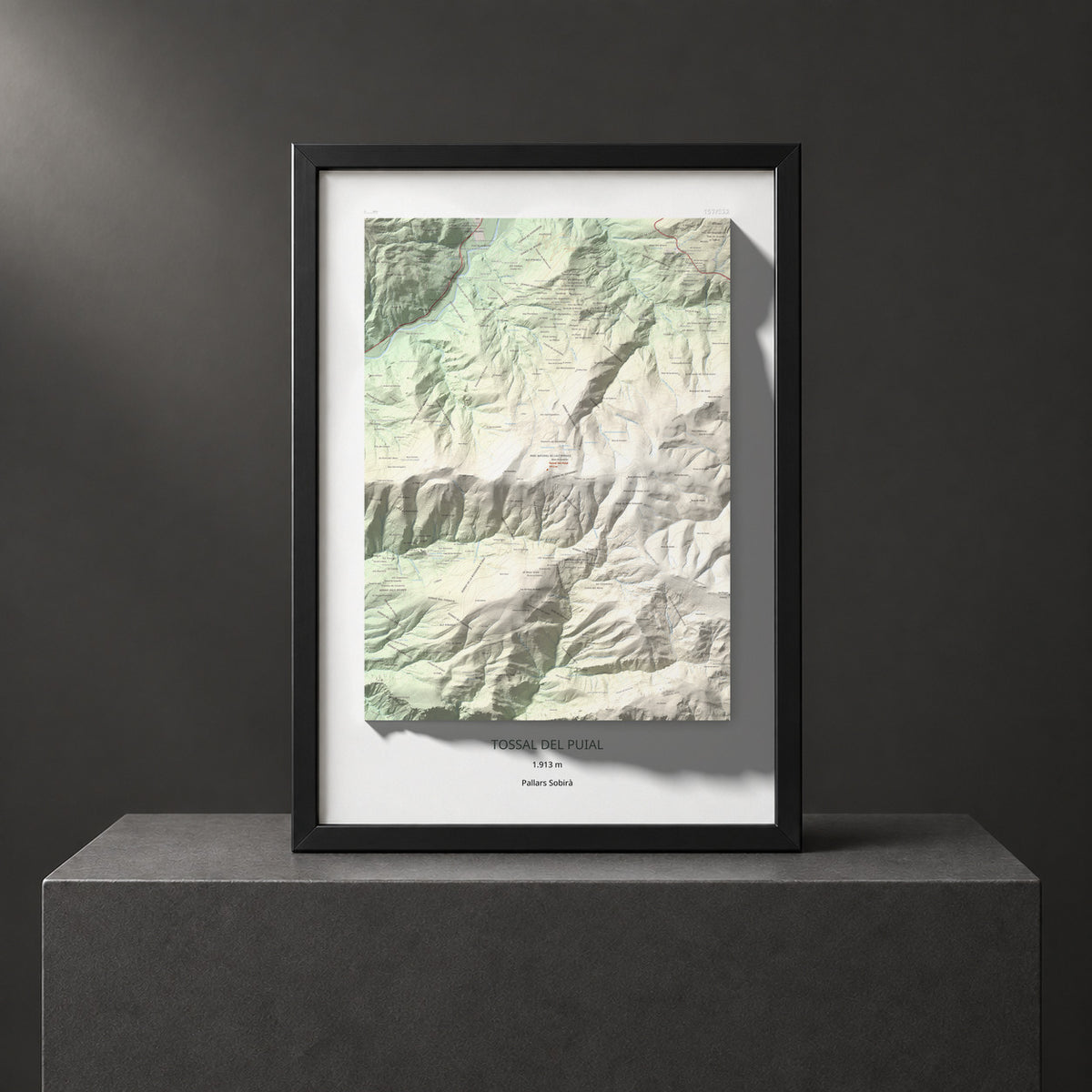 Mapa de relieve de Tossal del Puial, 1913 m, Pallars Sobirà, lámina 100 Cims de Trobart. Presentación enmarcada. 70 × 100 cm.