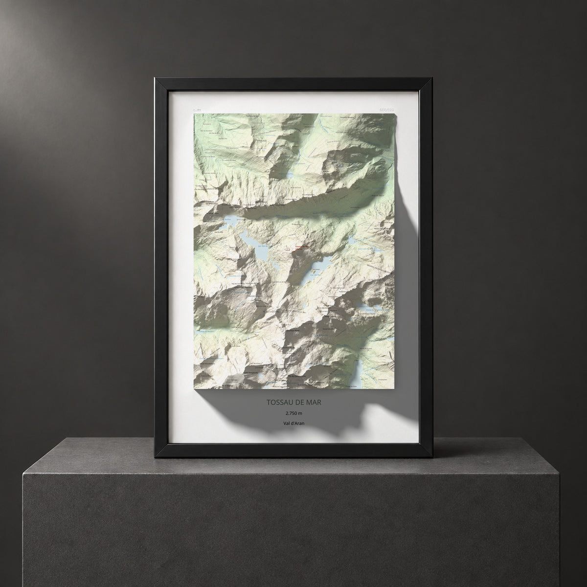 Mapa de relieve de Tossau de Mar, 2750 m, Val d'Aran, lámina 100 Cims de Trobart. Presentación enmarcada. 50 × 70 cm.