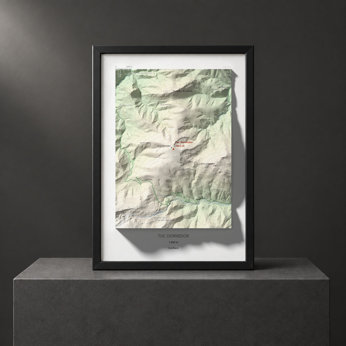 Mapa de relieve de Tuc Dormidor, 1843 m, Conflent, lámina 100 Cims de Trobart. Presentación enmarcada. 21 × 30 cm.