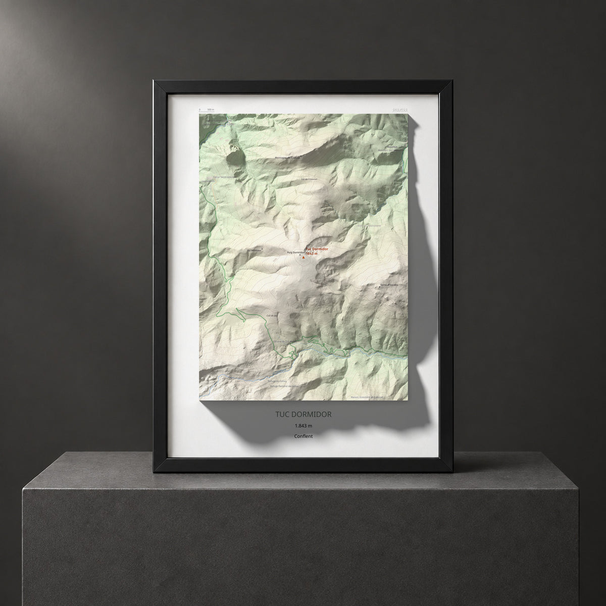Mapa de relieve de Tuc Dormidor, 1843 m, Conflent, lámina 100 Cims de Trobart. Presentación enmarcada. 30 × 40 cm.