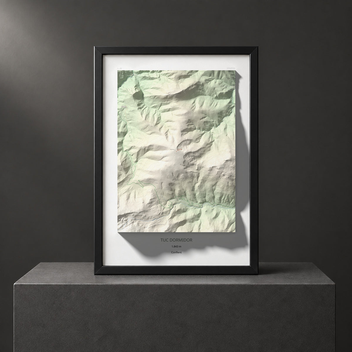 Mapa de relieve de Tuc Dormidor, 1843 m, Conflent, lámina 100 Cims de Trobart. Presentación enmarcada. 70 × 100 cm.