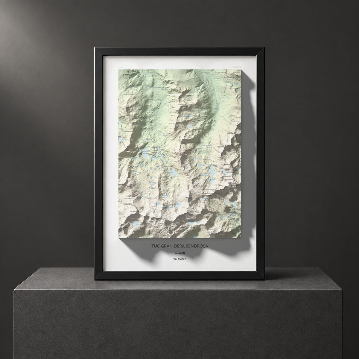 Mapa de relieve de Tuc Gran dera Sendrosa, 2703 m, Val d'Aran, lámina 100 Cims de Trobart. Presentación enmarcada. 50 × 70 cm.