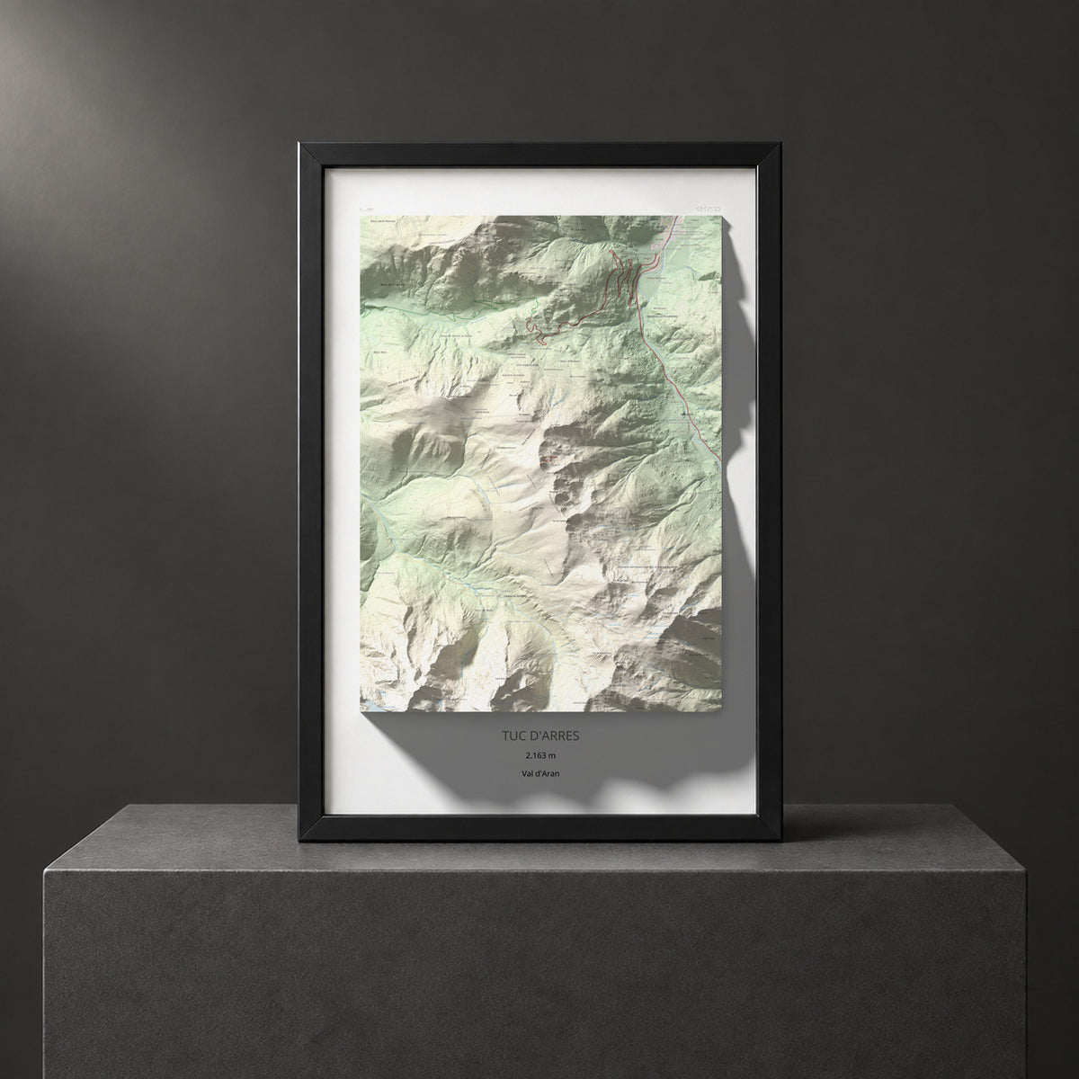 Mapa de relieve de Tuc d'Arres, 2163 m, Val d'Aran, lámina 100 Cims de Trobart. Presentación enmarcada. 61 × 91 cm.