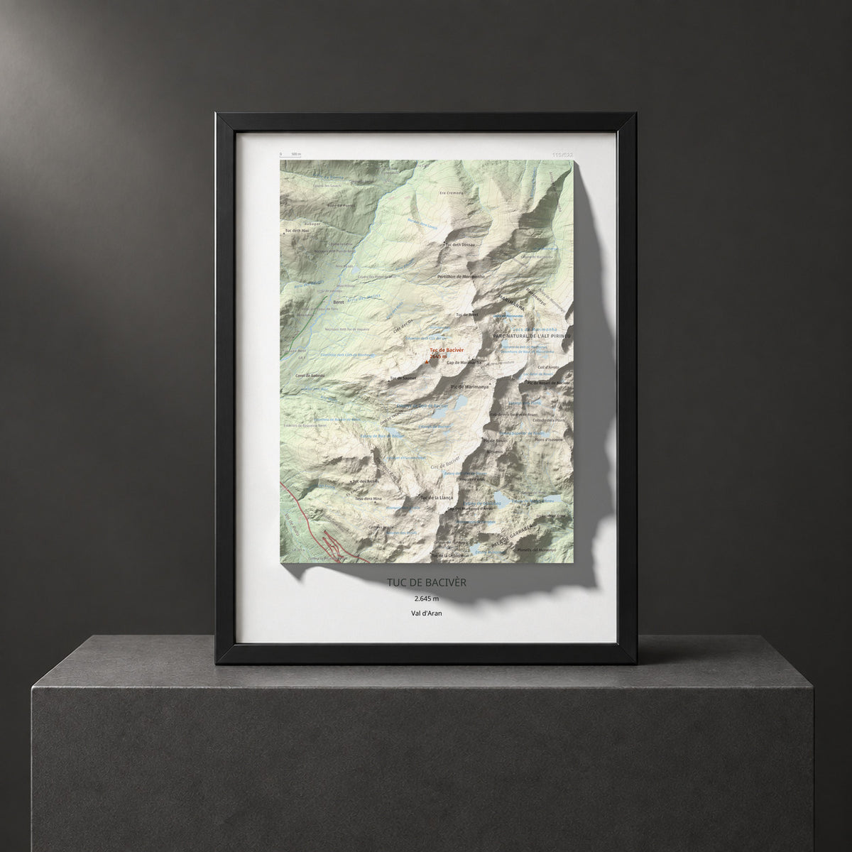 Mapa de relieve de Tuc de Bacivèr, 2645 m, Val d'Aran, lámina 100 Cims de Trobart. Presentación enmarcada. 30 × 40 cm.