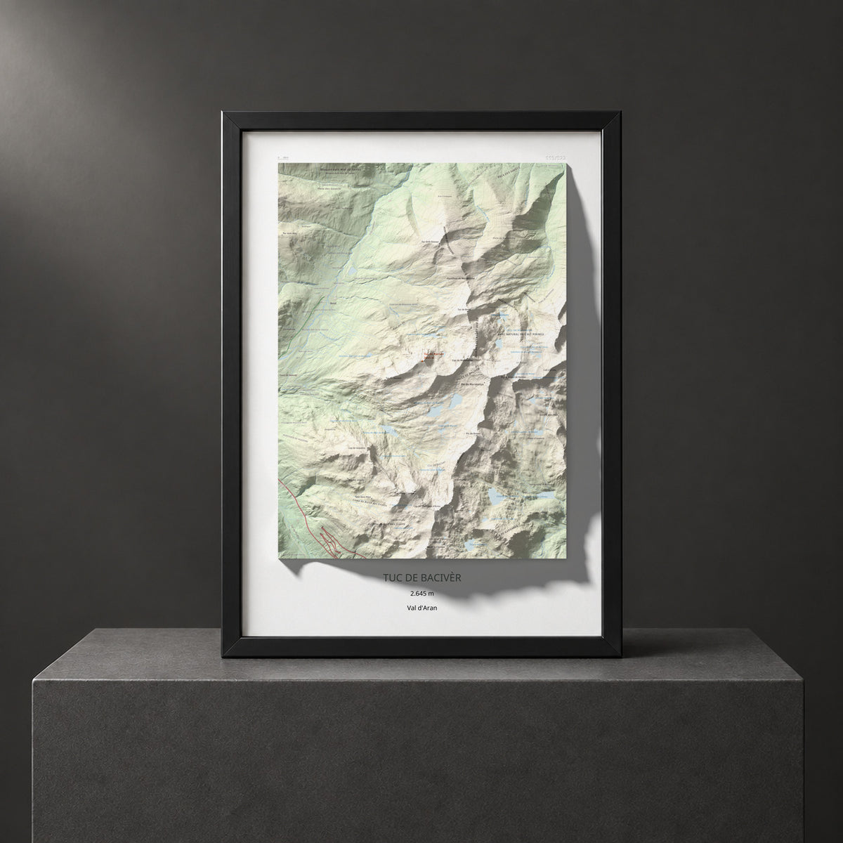 Mapa de relieve de Tuc de Bacivèr, 2645 m, Val d'Aran, lámina 100 Cims de Trobart. Presentación enmarcada. 50 × 70 cm.