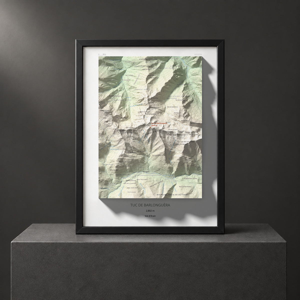 Mapa de relieve de Tuc de Barlonguèra, 2802 m, Val d'Aran, lámina 100 Cims de Trobart. Presentación enmarcada. 30 × 40 cm.