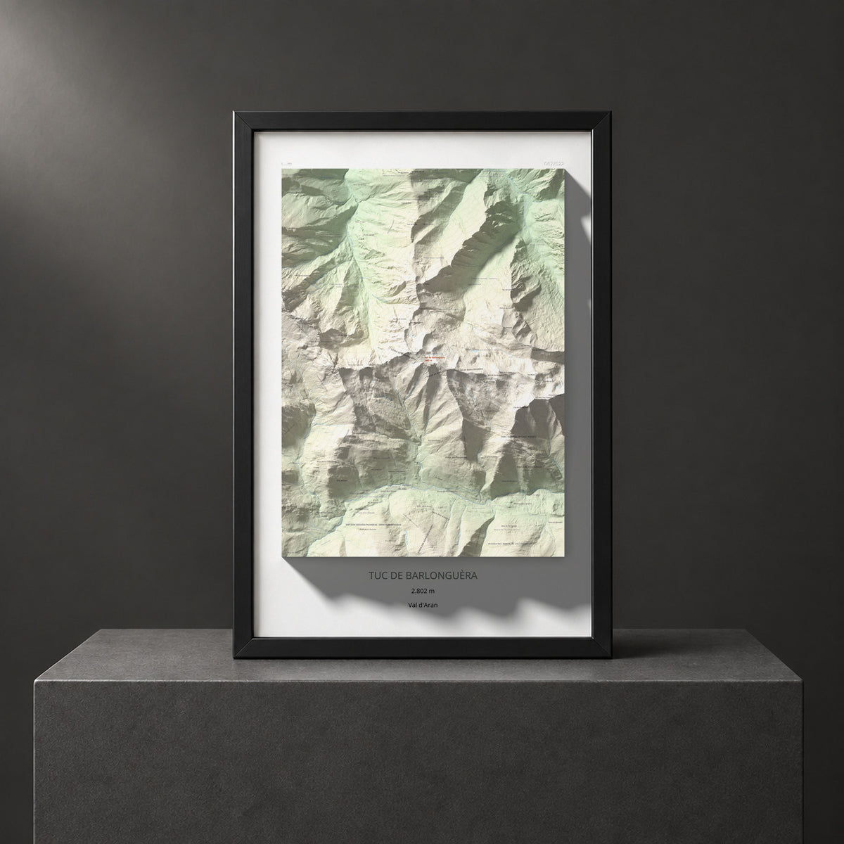 Mapa de relieve de Tuc de Barlonguèra, 2802 m, Val d'Aran, lámina 100 Cims de Trobart. Presentación enmarcada. 61 × 91 cm.
