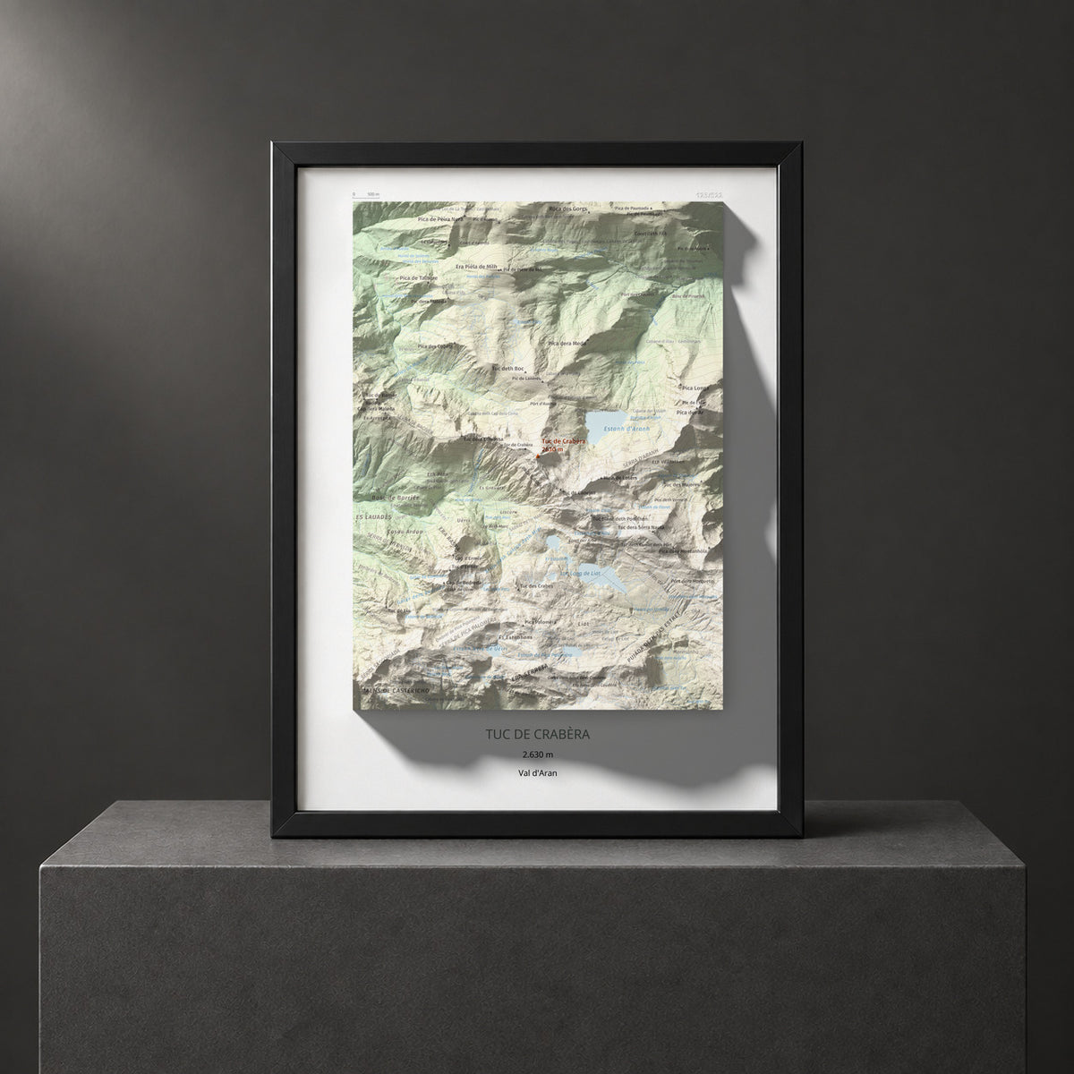 Mapa de relieve de Tuc de Crabèra, 2630 m, Val d'Aran, lámina 100 Cims de Trobart. Presentación enmarcada. 30 × 40 cm.