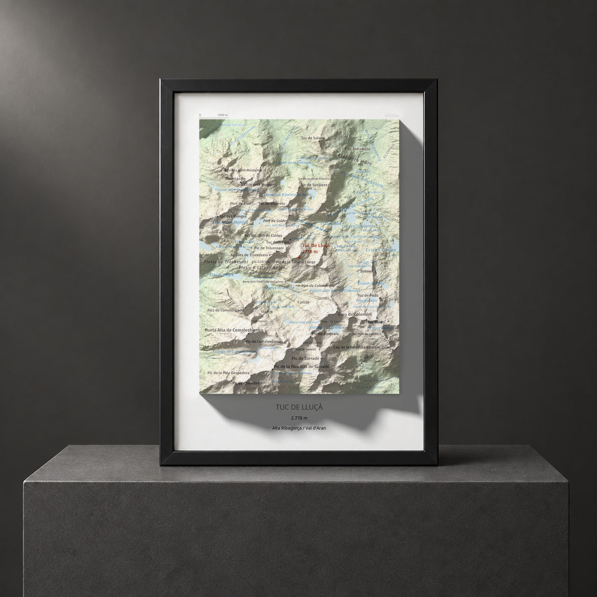 Mapa de relieve de Tuc de Lluçà, 2778 m, Alta Ribagorça · Val d'Aran, lámina 100 Cims de Trobart. Presentación enmarcada. 21 × 30 cm.