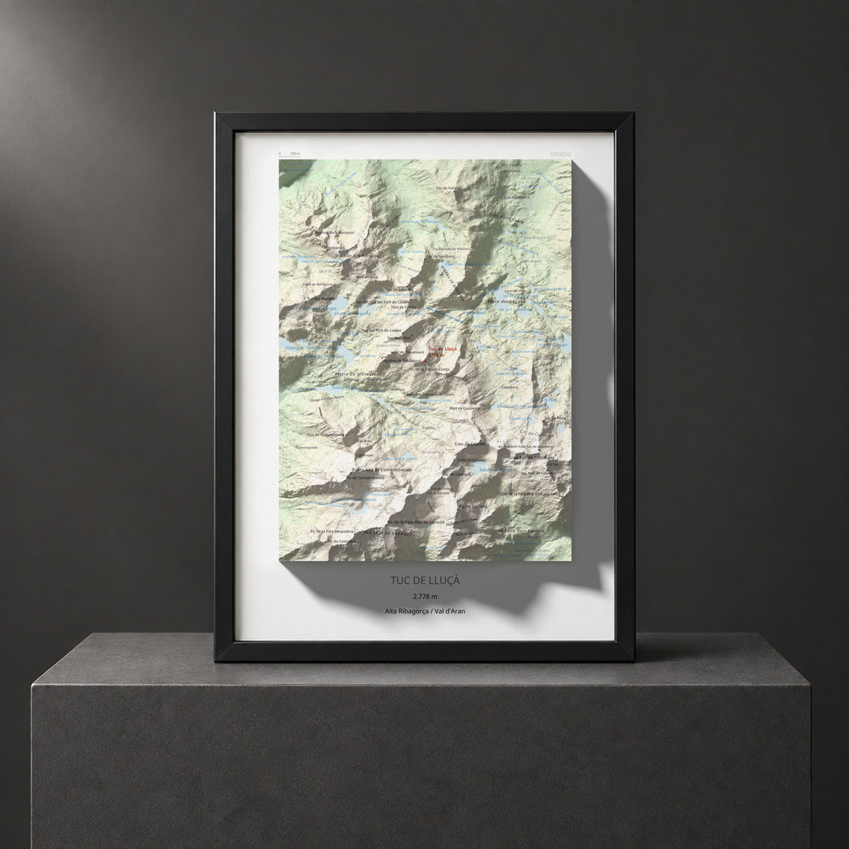 Mapa de relieve de Tuc de Lluçà, 2778 m, Alta Ribagorça · Val d'Aran, lámina 100 Cims de Trobart. Presentación enmarcada. 30 × 40 cm.