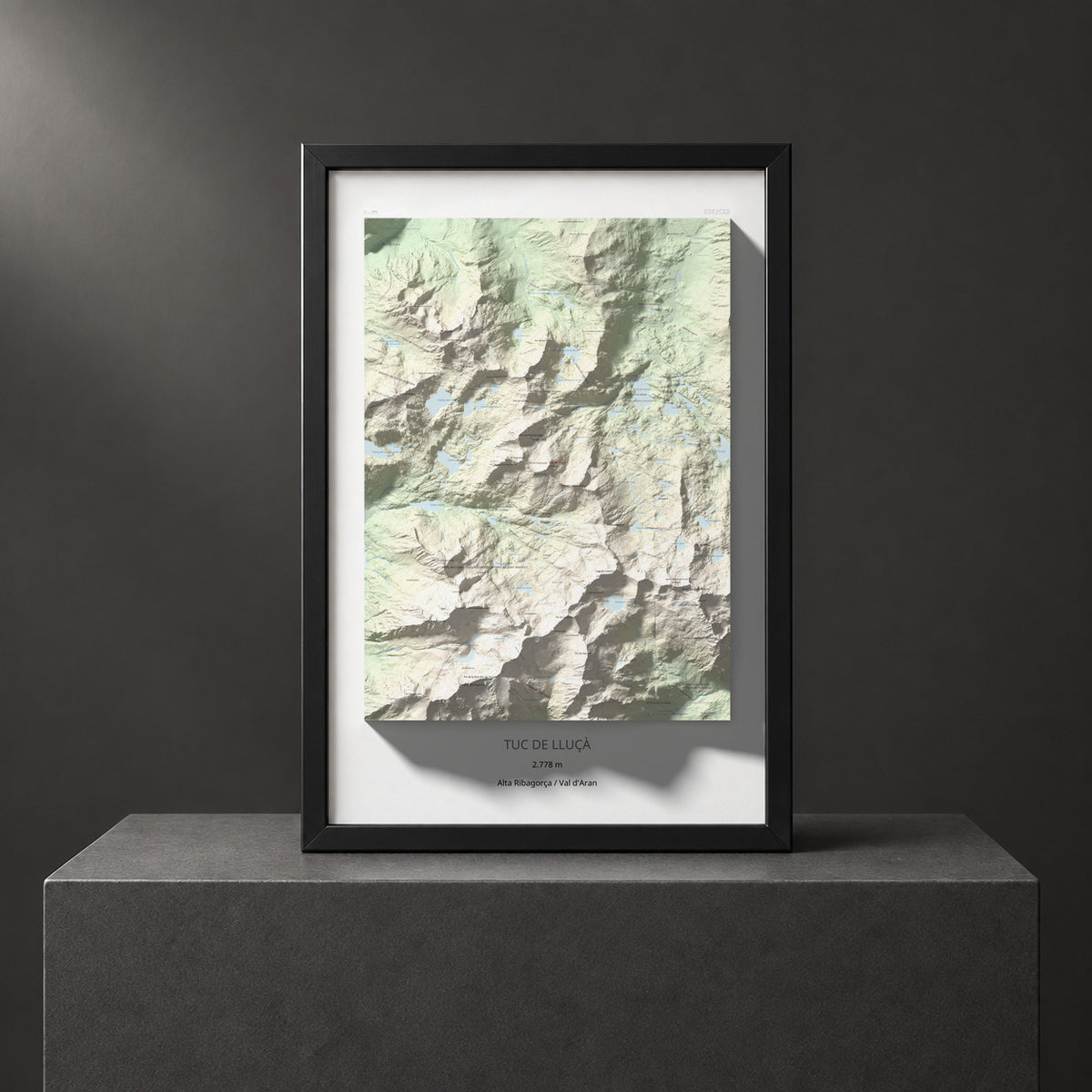 Mapa de relieve de Tuc de Lluçà, 2778 m, Alta Ribagorça · Val d'Aran, lámina 100 Cims de Trobart. Presentación enmarcada. 61 × 91 cm.