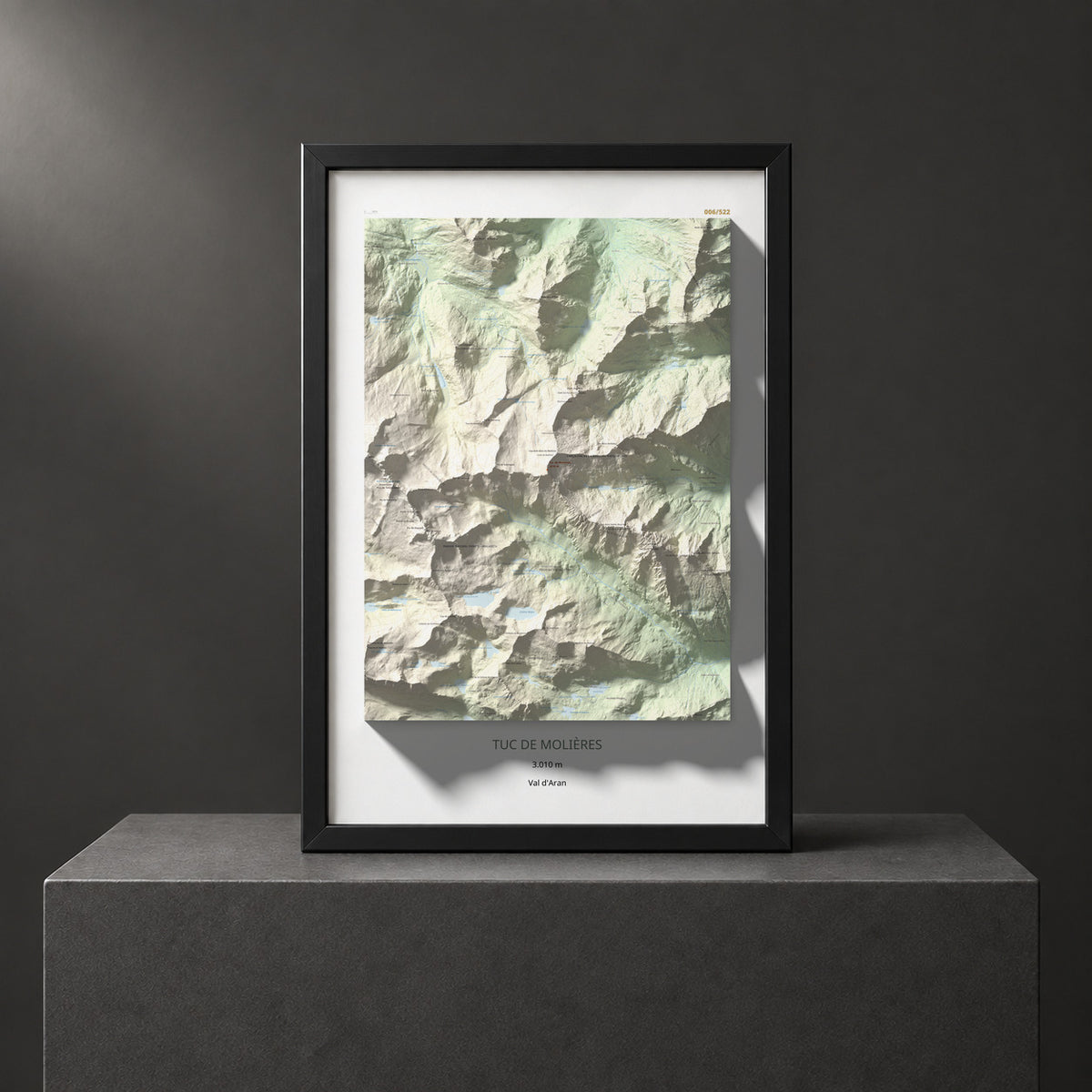 Mapa de relieve de Tuc de Molières, 3010 m, Val d'Aran, lámina 100 Cims de Trobart. Presentación enmarcada. 61 × 91 cm.