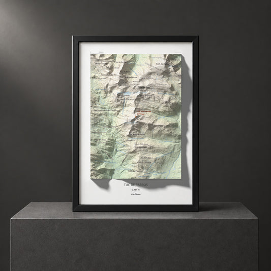 Mapa de relieve de Tuc de Parros, 2731 m, Val d'Aran, lámina 100 Cims de Trobart. Presentación enmarcada. 21 × 30 cm.