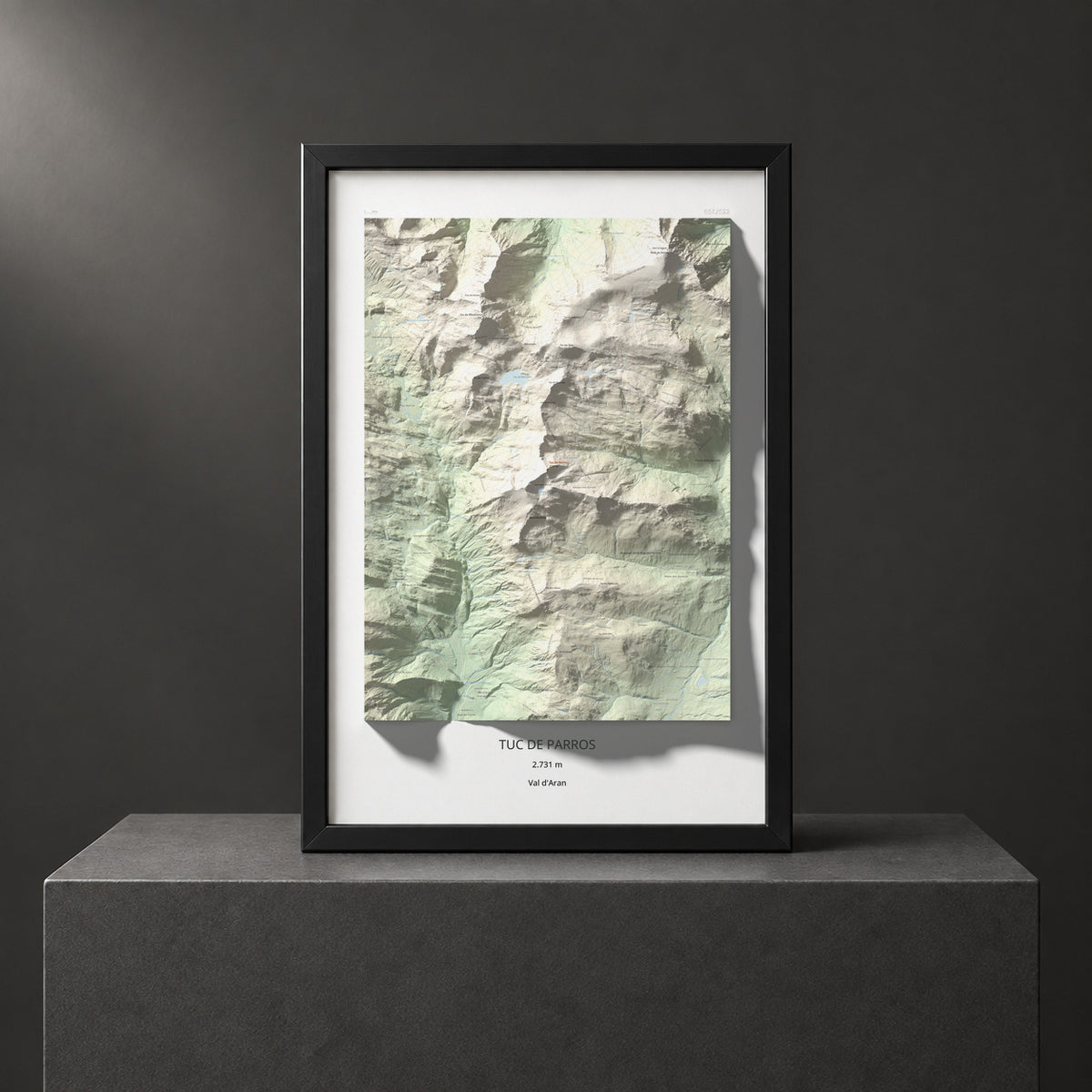 Mapa de relieve de Tuc de Parros, 2731 m, Val d'Aran, lámina 100 Cims de Trobart. Presentación enmarcada. 61 × 91 cm.
