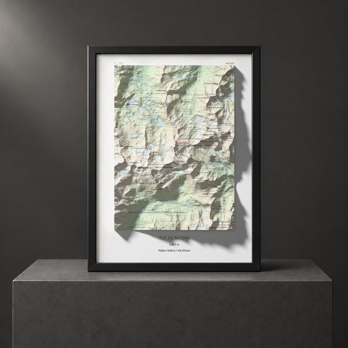 Mapa de relieve de Tuc de Ratera, 2861 m, Pallars Sobirà · Val d'Aran, lámina 100 Cims de Trobart. Presentación enmarcada. 30 × 40 cm.