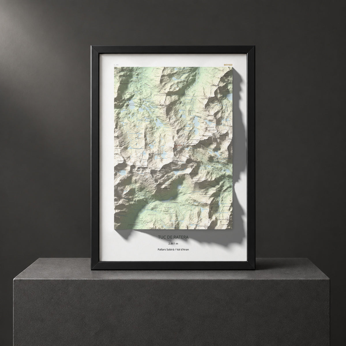 Mapa de relieve de Tuc de Ratera, 2861 m, Pallars Sobirà · Val d'Aran, lámina 100 Cims de Trobart. Presentación enmarcada. 50 × 70 cm.