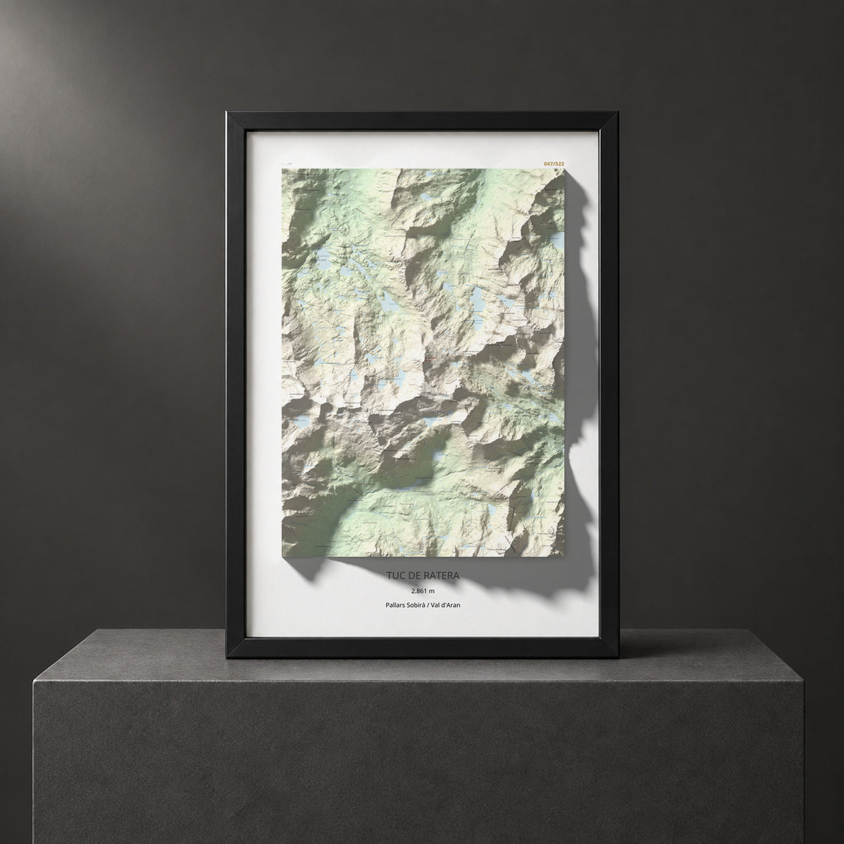 Mapa de relieve de Tuc de Ratera, 2861 m, Pallars Sobirà · Val d'Aran, lámina 100 Cims de Trobart. Presentación enmarcada. 70 × 100 cm.