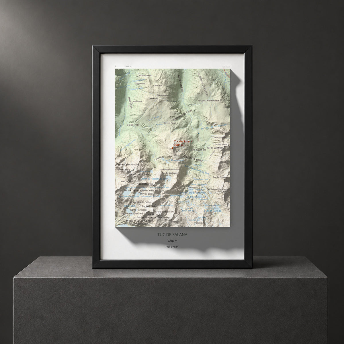 Mapa de relieve de Tuc de Salana, 2485 m, Val d'Aran, lámina 100 Cims de Trobart. Presentación enmarcada. 21 × 30 cm.