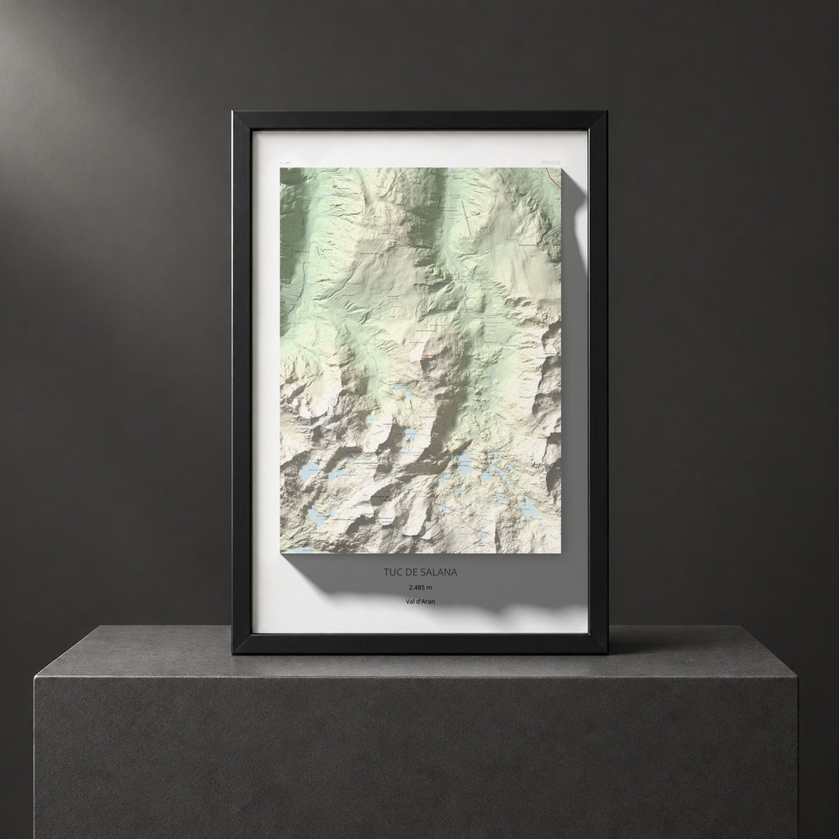 Mapa de relieve de Tuc de Salana, 2485 m, Val d'Aran, lámina 100 Cims de Trobart. Presentación enmarcada. 61 × 91 cm.
