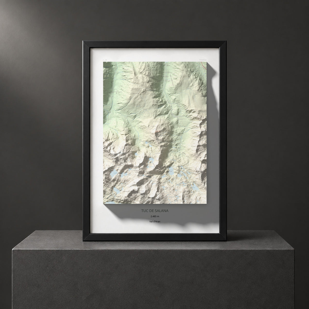Mapa de relieve de Tuc de Salana, 2485 m, Val d'Aran, lámina 100 Cims de Trobart. Presentación enmarcada. 70 × 100 cm.