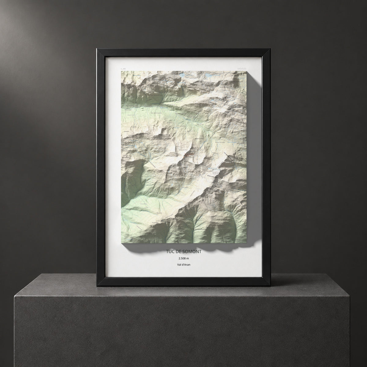 Mapa de relieve de Tuc de Somont, 2508 m, Val d'Aran, lámina 100 Cims de Trobart. Presentación enmarcada. 50 × 70 cm.