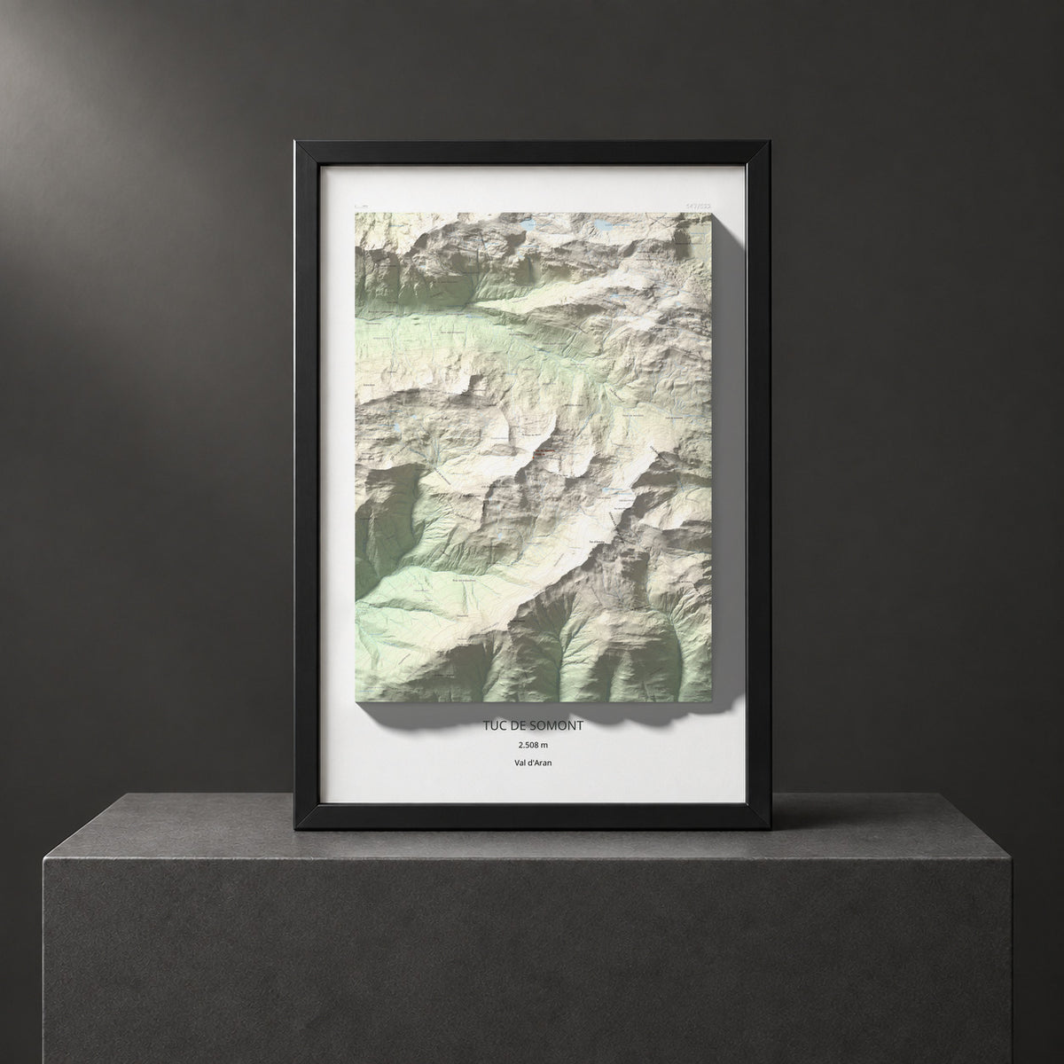 Mapa de relieve de Tuc de Somont, 2508 m, Val d'Aran, lámina 100 Cims de Trobart. Presentación enmarcada. 61 × 91 cm.