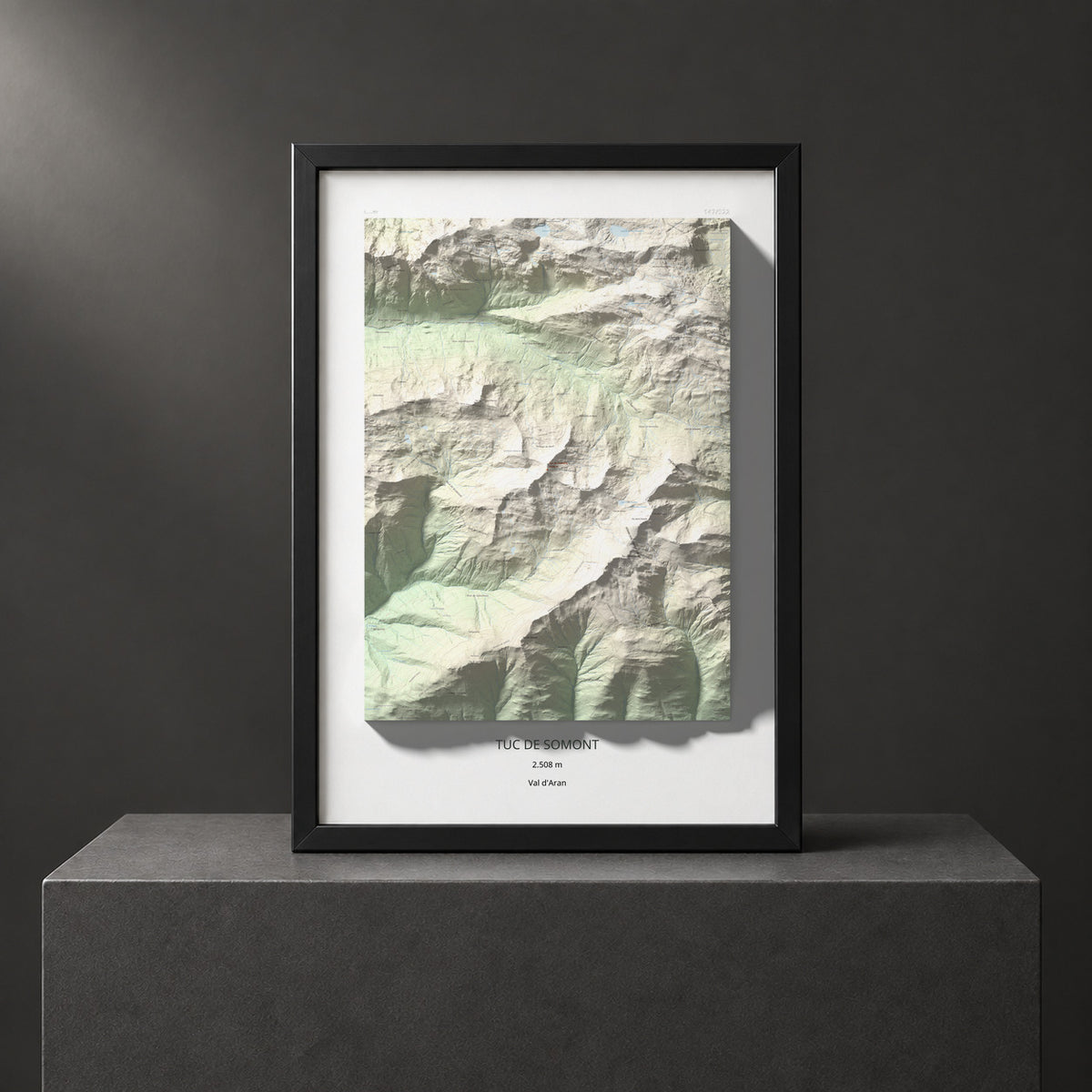 Mapa de relieve de Tuc de Somont, 2508 m, Val d'Aran, lámina 100 Cims de Trobart. Presentación enmarcada. 70 × 100 cm.