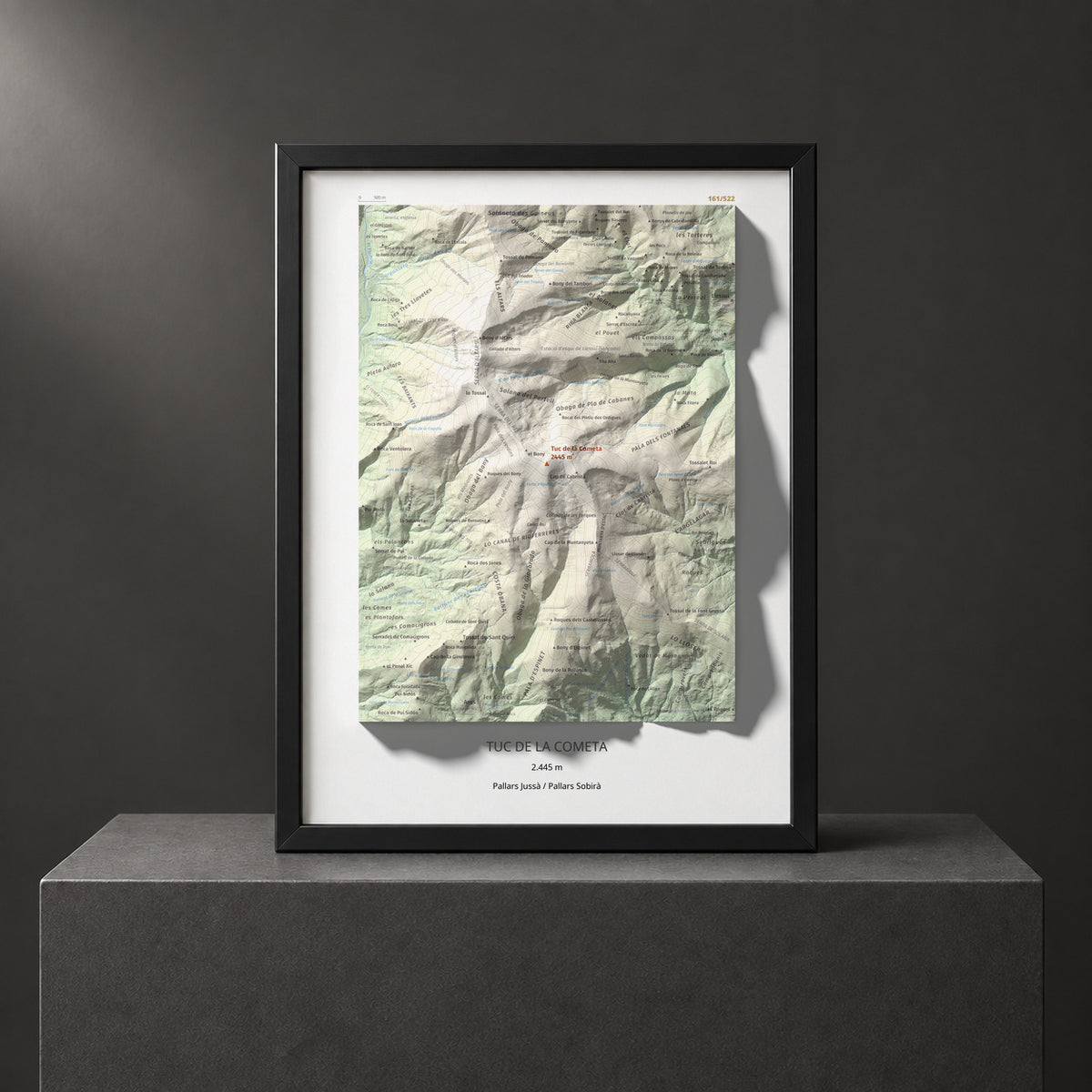 Mapa de relieve de Tuc de la Cometa, 2445 m, Pallars Jussà · Pallars Sobirà, lámina 100 Cims de Trobart. Presentación enmarcada. 30 × 40 cm.