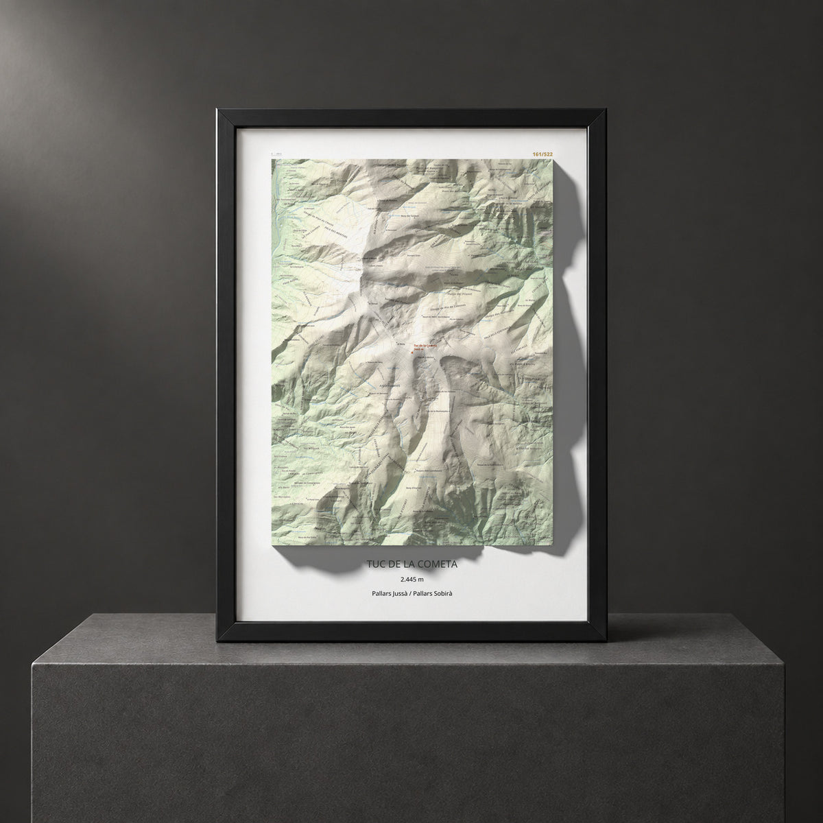 Mapa de relieve de Tuc de la Cometa, 2445 m, Pallars Jussà · Pallars Sobirà, lámina 100 Cims de Trobart. Presentación enmarcada. 50 × 70 cm.