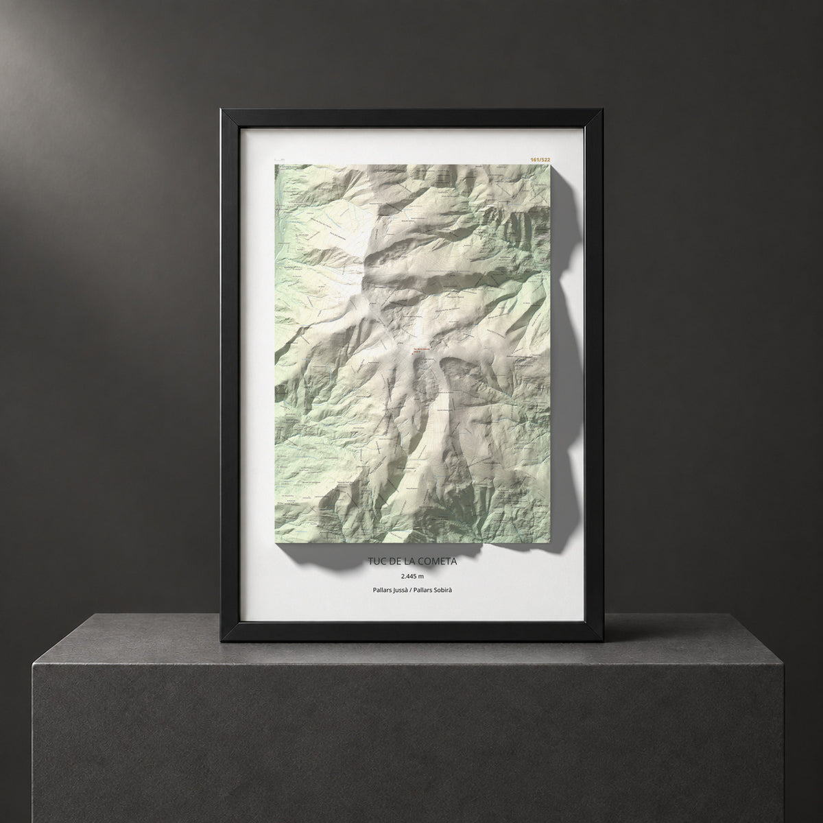 Mapa de relieve de Tuc de la Cometa, 2445 m, Pallars Jussà · Pallars Sobirà, lámina 100 Cims de Trobart. Presentación enmarcada. 70 × 100 cm.