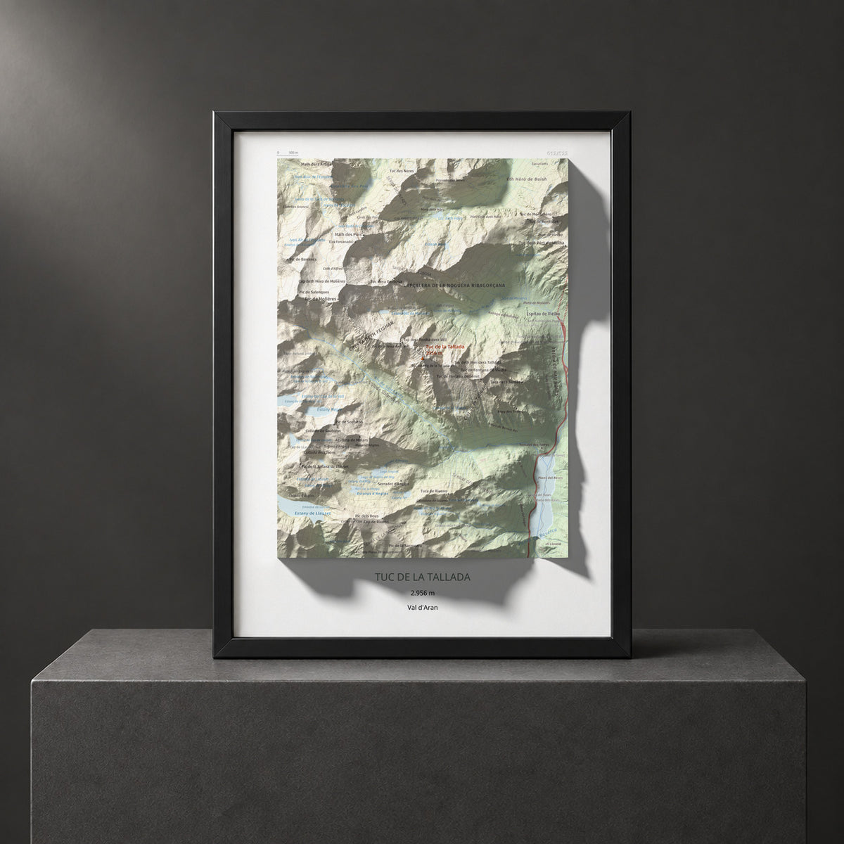Mapa de relieve de Tuc de la Tallada, 2956 m, Val d'Aran, lámina 100 Cims de Trobart. Presentación enmarcada. 30 × 40 cm.